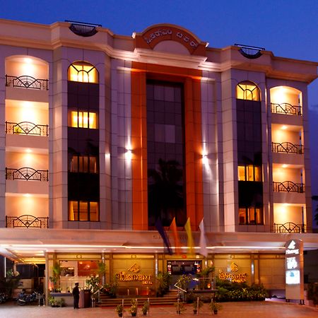 The President Hotel Бенґалуру Екстер'єр фото